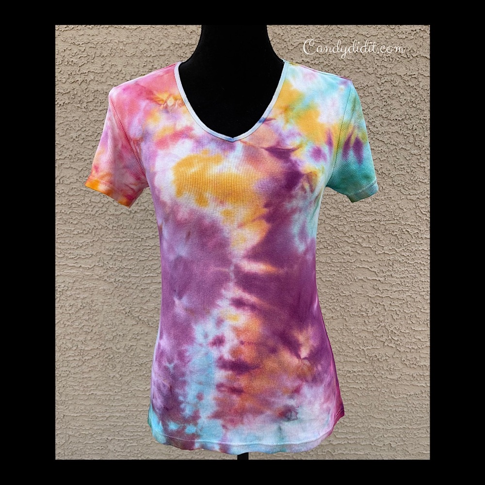 So Cute! Candy Did It! Handmade Tye Dyed GAP V Neck T Shirt Sz M